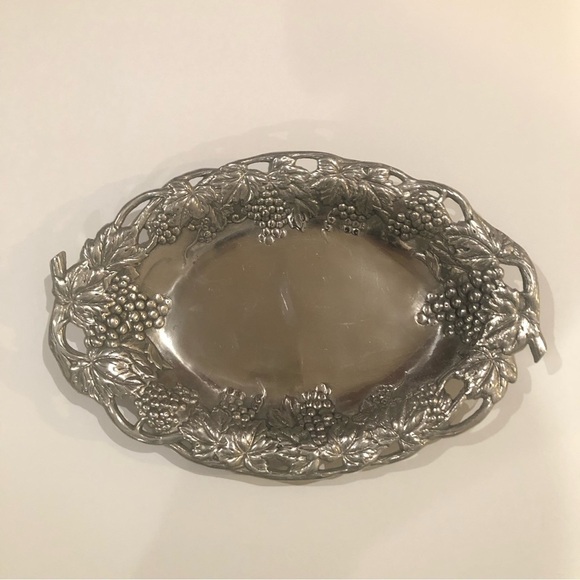 Arthur Court/ Beautiful 13 Inch Heavy Grape Oval Serving Tray - Picture 1 of 6